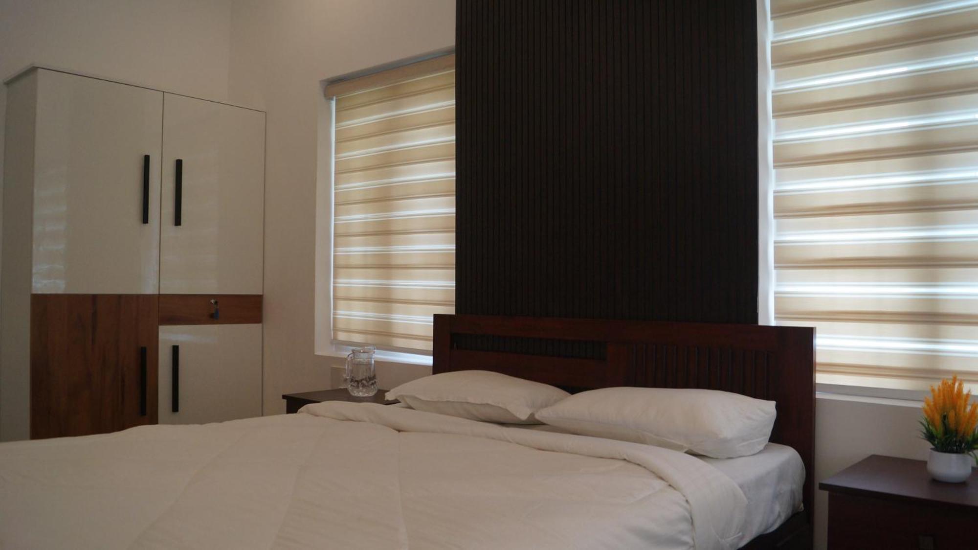 Blue Lake Villa โกลลัม ภายนอก รูปภาพ